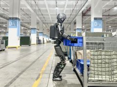 全新一代工业人形机器人Walker S1进入车厂实训